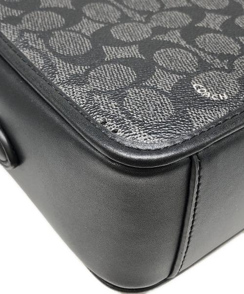 COACH（コーチ）COACH (コーチ) チャーター クロスボディ 24 シグネチャー キャンバス ブラック サイズ:下記参照の古着・服飾アイテム