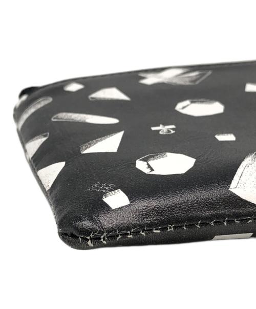 UNDERCOVERISM（アンダーカバーイズム）UNDERCOVERISM (アンダーカバーイズム) 総柄レザーL字ZIPポーチ財布 ブラック サイズ:下記参照の古着・服飾アイテム