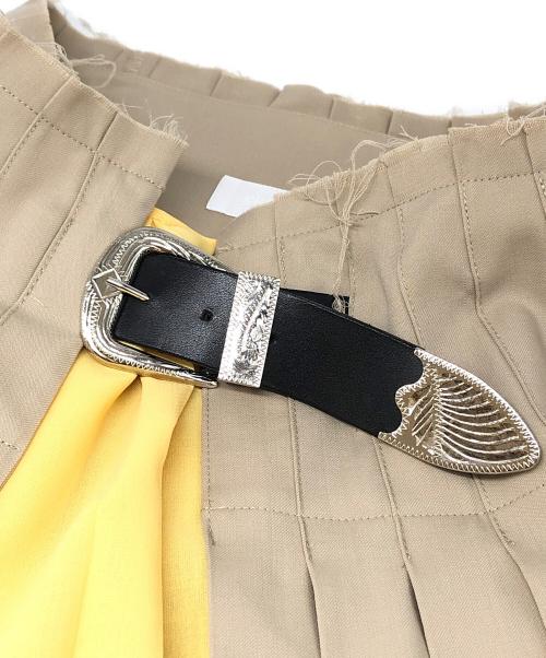 TOGA PULLA（トーガ プルラ）TOGA PULLA (トーガ プルラ) バックルベルトプリーツスカート ベージュ×イエロー サイズ:34の古着・服飾アイテム