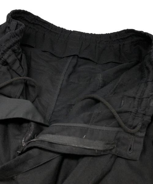 BLACK Scandal Yohji Yamamoto（ブラックスキャンダルヨウジヤマモト）BLACK Scandal Yohji Yamamoto (ブラックスキャンダルヨウジヤマモト) 刺繍ツイル ラップパンツ ブラック サイズ:2の古着・服飾アイテム