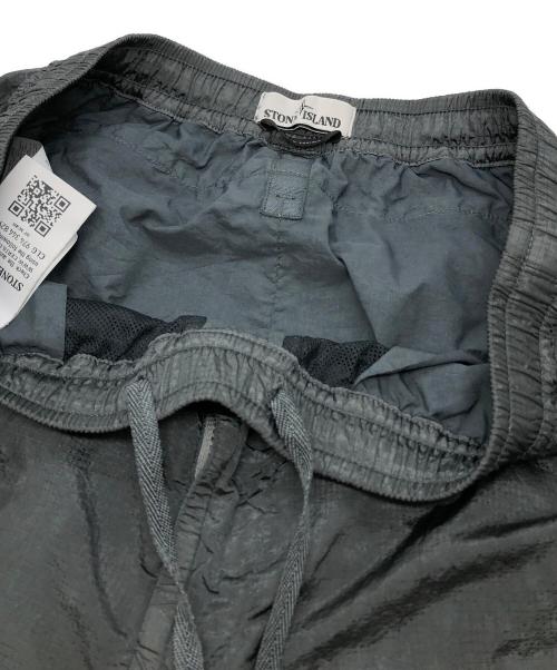 STONE ISLAND（ストーンアイランド）STONE ISLAND (ストーンアイランド) NYLON METAL TRACK PANTS グレー サイズ:Lの古着・服飾アイテム