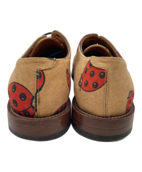 Vivienne Westwood（ヴィヴィアンウエストウッド）Vivienne Westwood (ヴィヴィアンウエストウッド) てんとう虫ダービーシューズ ベージュ サイズ:41の古着・服飾アイテム