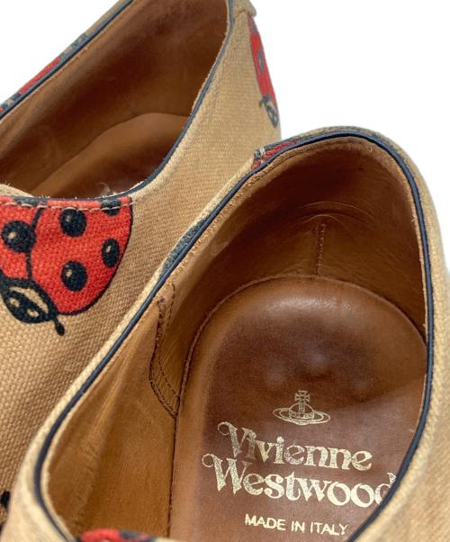Vivienne Westwood（ヴィヴィアンウエストウッド）Vivienne Westwood (ヴィヴィアンウエストウッド) てんとう虫ダービーシューズ ベージュ サイズ:41の古着・服飾アイテム