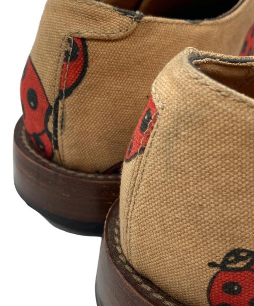 Vivienne Westwood（ヴィヴィアンウエストウッド）Vivienne Westwood (ヴィヴィアンウエストウッド) てんとう虫ダービーシューズ ベージュ サイズ:41の古着・服飾アイテム