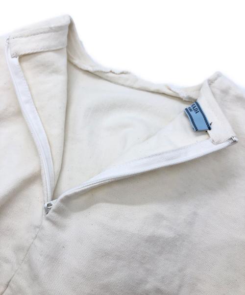 PRADA（プラダ）PRADA (プラダ) プレートセルビッチデニムクロップドブラウス ホワイト サイズ:36の古着・服飾アイテム