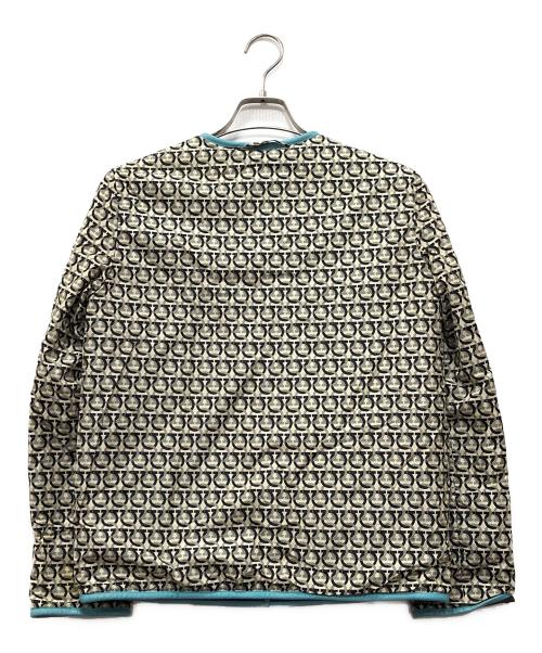 Salvatore Ferragamo（サルヴァトーレ フェラガモ）Salvatore Ferragamo (サルヴァトーレ フェラガモ) 総柄ガンチーニリバーシブルノーカラージャケット ベージュ サイズ:38の古着・服飾アイテム