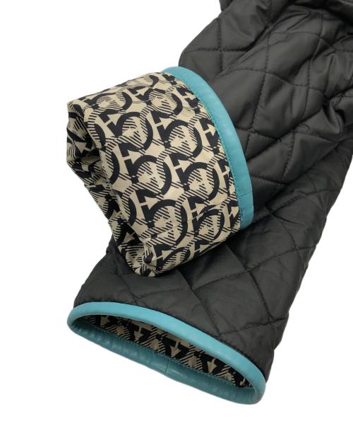 Salvatore Ferragamo（サルヴァトーレ フェラガモ）Salvatore Ferragamo (サルヴァトーレ フェラガモ) 総柄ガンチーニリバーシブルノーカラージャケット ベージュ サイズ:38の古着・服飾アイテム