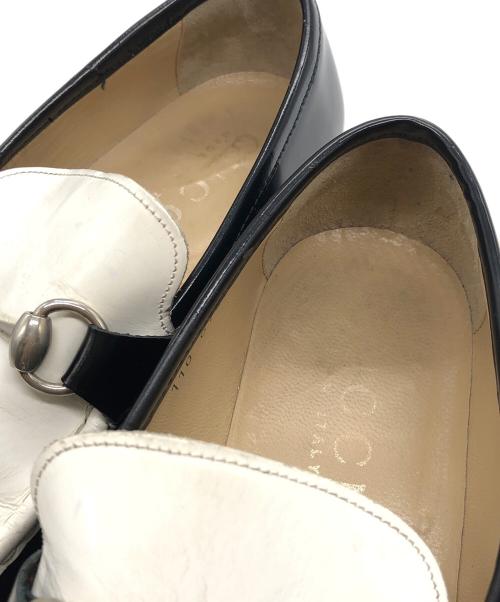 GUCCI（グッチ）GUCCI (グッチ) ビットローファー ホワイト×ブラック サイズ:EU41 1/2の古着・服飾アイテム