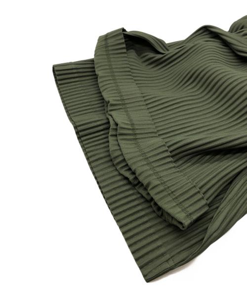 HOMME PLISSE ISSEY MIYAKE（オム プリッセ イッセイ ミヤケ）HOMME PLISSE ISSEY MIYAKE (オム プリッセ イッセイ ミヤケ) 八分丈プリーツパンツ オリーブ サイズ:2の古着・服飾アイテム
