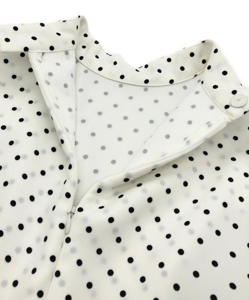 BORDERS at BALCONY（ボーダーズアットバルコニー）BORDERS AT BALCONY (ボーダーズアットバルコニー) ドットケープブラウス ホワイト サイズ:36 未使用品の古着・服飾アイテム