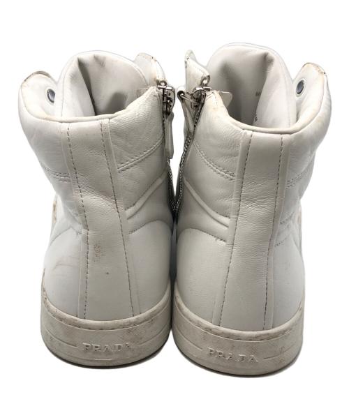 PRADA（プラダ）PRADA (プラダ) サイドジップハイカットスニーカー ホワイト サイズ:8の古着・服飾アイテム