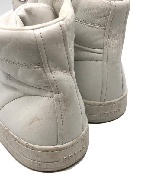 PRADA（プラダ）PRADA (プラダ) サイドジップハイカットスニーカー ホワイト サイズ:8の古着・服飾アイテム