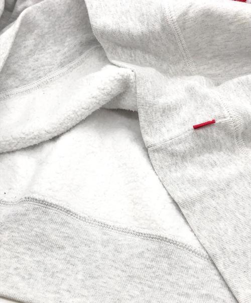 SUPREME（シュプリーム）Supreme (シュプリーム) CITIES ARC CREWNECK グレー×レッド サイズ:Mの古着・服飾アイテム