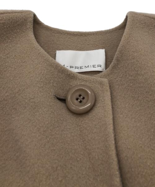 M-PREMIER（エムプルミエ）M-premier (エムプルミエ) ラムダブルノーカラーミドルコート ベージュ サイズ:34の古着・服飾アイテム