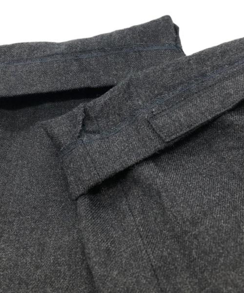 COMME des GARCONS（コムデギャルソン）COMME des GARCONS (コムデギャルソン) タックウールパンツ グレー サイズ:Lの古着・服飾アイテム