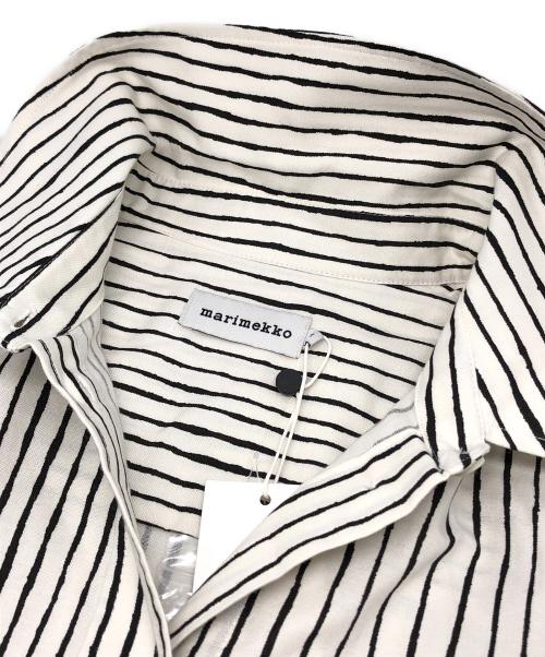 marimekko（マリメッコ）marimekko (マリメッコ) SIMPPELI AITA ストライプシャツワンピース ホワイト×ブラック サイズ:36 未使用品の古着・服飾アイテム