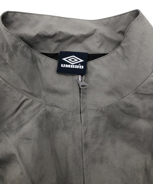 UMBRO（アンブロ）UMBRO (アンブロ) FREAK'S STORE (フリークスストア) カスタムナイロンジャケット グレー サイズ:Lの古着・服飾アイテム