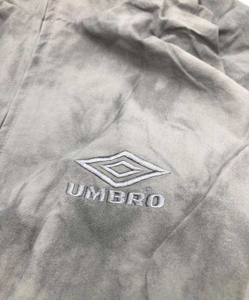 UMBRO（アンブロ）UMBRO (アンブロ) FREAK'S STORE (フリークスストア) カスタムナイロンジャケット グレー サイズ:Lの古着・服飾アイテム