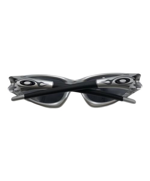 OAKLEY（オークリー）OAKLEY (オークリー) サングラス シルバーの古着・服飾アイテム