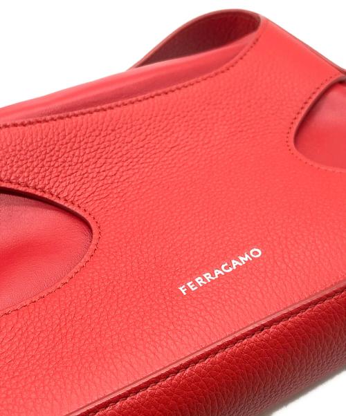 Ferragamo（フェラガモ）Ferragamo (フェラガモ) Borsa a spalla con cut out レッド サイズ:下記参照の古着・服飾アイテム