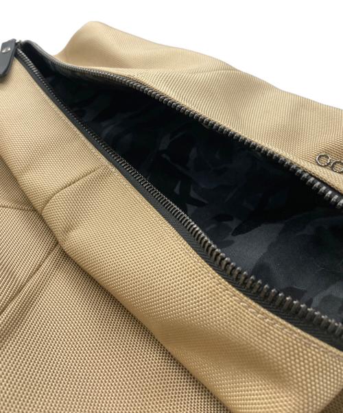 JIMMY CHOO（ジミーチュウ）JIMMY CHOO (ジミーチュウ) リュック ベージュの古着・服飾アイテム