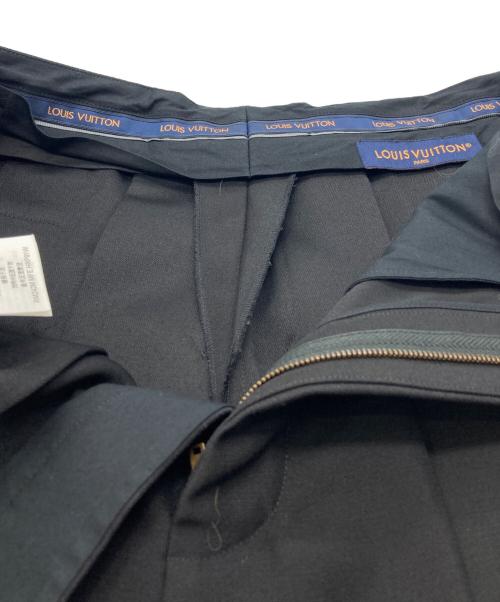 LOUIS VUITTON（ルイ ヴィトン）LOUIS VUITTON (ルイ ヴィトン) タックハーフパンツ ブラック サイズ:SIZE 54の古着・服飾アイテム