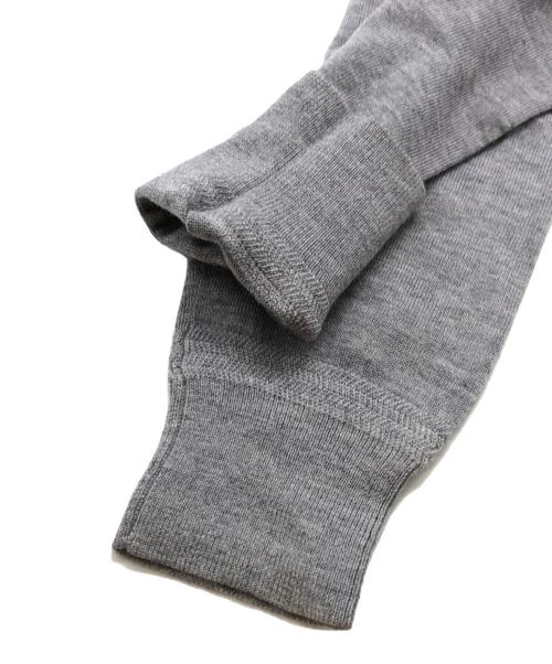 1piu1uguale3（ウノピュウノウグァーレトレ）1piu1uguale3 (ウノピュウノウグァーレトレ) 薄手ニット グレー サイズ:3の古着・服飾アイテム