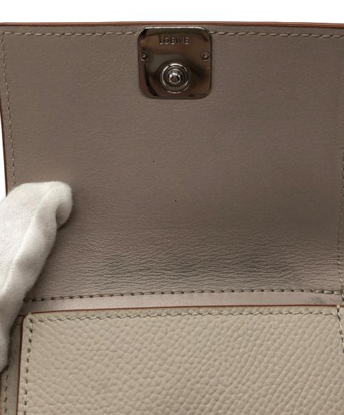 LOEWE（ロエベ）LOEWE (ロエベ) 3つ折り財布 ベージュの古着・服飾アイテム