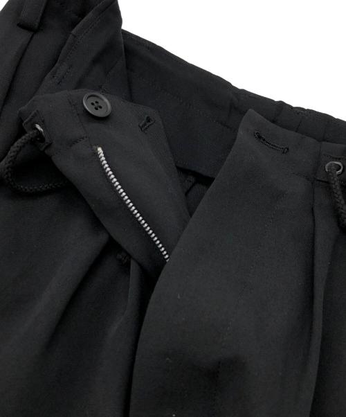 s'yte（サイト）s'yte (サイト) WASHER FINISHED WOOL GABARDINE BALLOON PANTS WITH ZIPPER POCKETS ブラック サイズ:3の古着・服飾アイテム