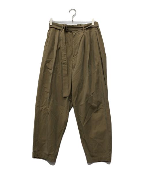 KAZUYUKI KUMAGAI ATTACHMENT（カズユキクマガイ アタッチメント）KAZUYUKI KUMAGAI ATTACHMENT (カズユキクマガイ アタッチメント) 100/2ベルト付きワイドテーパードパンツ グリーン サイズ:2の古着・服飾アイテム