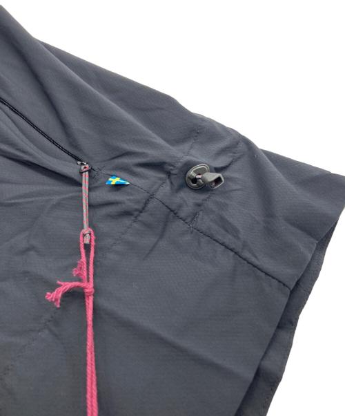 KLATTERMUSEN（クレッタルムーセン）KLATTERMUSEN (クレッタルムーセン) Nal Hooded Jacket ブラック サイズ:4 未使用品の古着・服飾アイテム