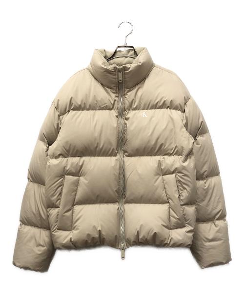 Calvin Klein Jeans（カルバンクラインジーンズ）Calvin Klein Jeans (カルバンクラインジーンズ) ダウンジャケット ベージュ サイズ:Sの古着・服飾アイテム