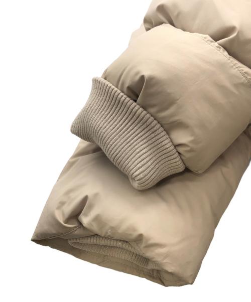 Calvin Klein Jeans（カルバンクラインジーンズ）Calvin Klein Jeans (カルバンクラインジーンズ) ダウンジャケット ベージュ サイズ:Sの古着・服飾アイテム