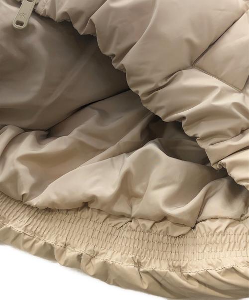 Calvin Klein Jeans（カルバンクラインジーンズ）Calvin Klein Jeans (カルバンクラインジーンズ) ダウンジャケット ベージュ サイズ:Sの古着・服飾アイテム