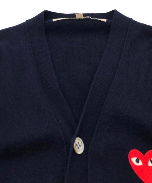 PLAY COMME des GARCONS（プレイコムデギャルソン）PLAY COMME des GARCONS (プレイコムデギャルソン) ハートワッペンウールカーディガン ネイビー サイズ:Mの古着・服飾アイテム