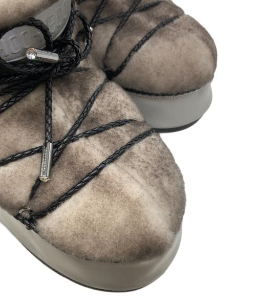 JIMMY CHOO（ジミーチュウ）JIMMY CHOO (ジミーチュウ) MOON BOOT (ムーンブーツ) MB BUZZ ムートンブーツ ブラウン サイズ:EU：41/42の古着・服飾アイテム