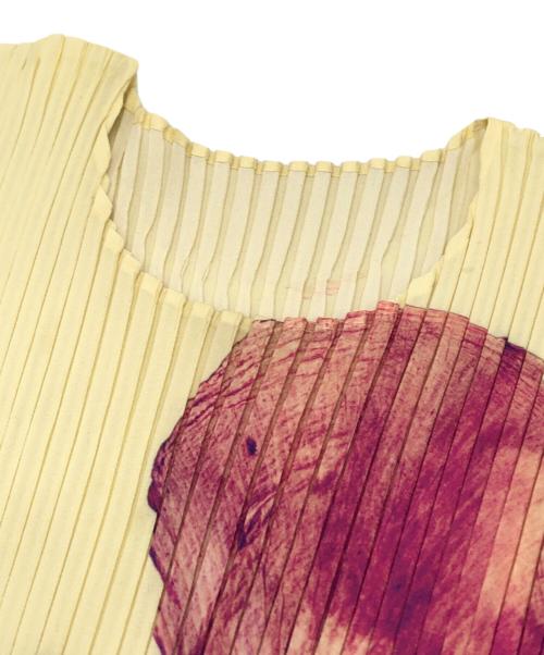 PLEATS PLEASE（プリーツプリーズ）PLEATS PLEASE (プリーツプリーズ) PRESSED FLORAプリーツカットソー ベージュ サイズ:2の古着・服飾アイテム