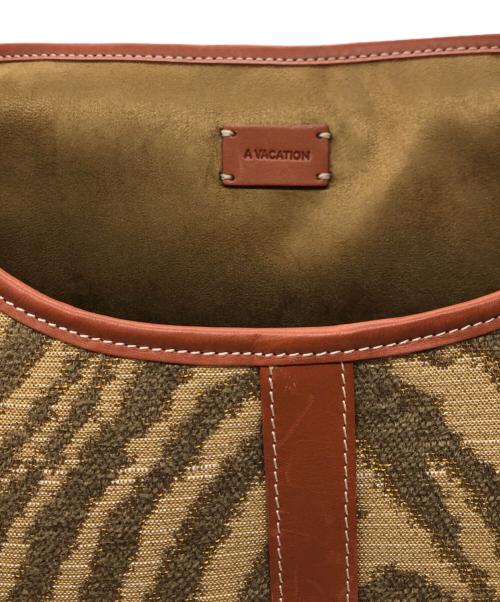 A VACATION（ア ヴァケーション）A VACATION (ア ヴァケーション) ショルダーバッグ ベージュの古着・服飾アイテム