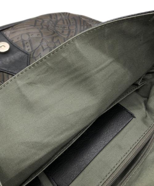 Vivienne Westwood（ヴィヴィアンウエストウッド）Vivienne Westwood (ヴィヴィアンウエストウッド) リュック グレー サイズ:下記参照の古着・服飾アイテム