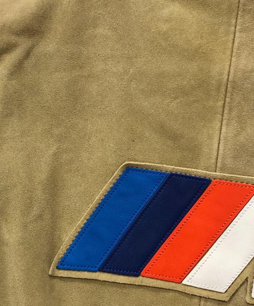 KITH（キス）KITH (キス) BMW (ビーエムダブリュー) M3 SUEDE BOMBER JACKET ベージュ サイズ:Lの古着・服飾アイテム