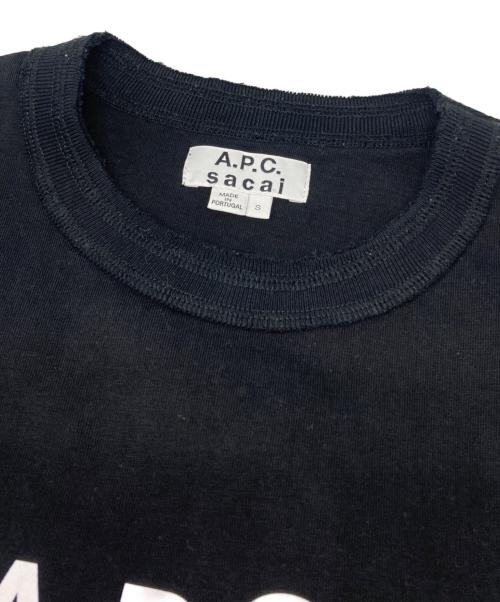 sacai（サカイ）sacai (サカイ) A.P.C. (アーペーセー) ロゴプリントTシャツ ブラック サイズ:Sの古着・服飾アイテム