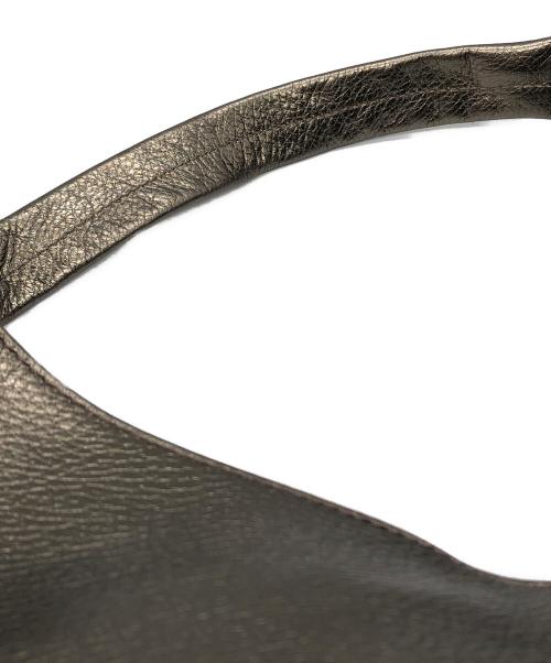 AULENTTI（オウレンティ）AULENTTI (オウレンティ) トライアングルバッグ ゴールド サイズ:下記参照の古着・服飾アイテム