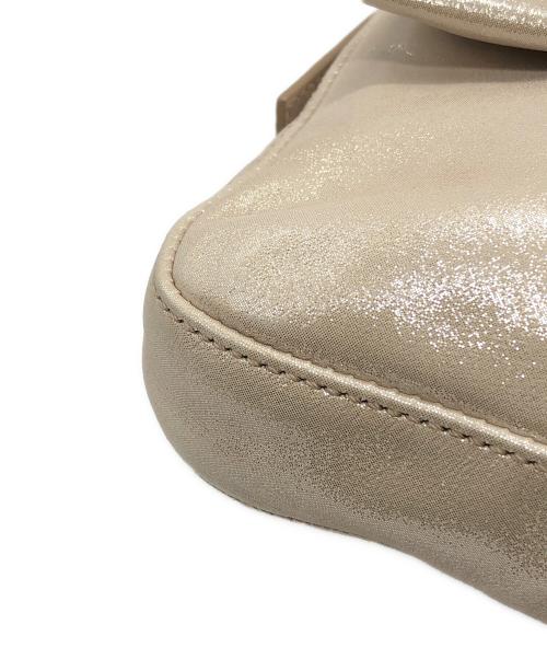 FENDI（フェンディ）FENDI (フェンディ) ショルダーバッグ ベージュの古着・服飾アイテム