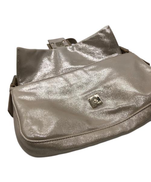 FENDI（フェンディ）FENDI (フェンディ) ショルダーバッグ ベージュの古着・服飾アイテム