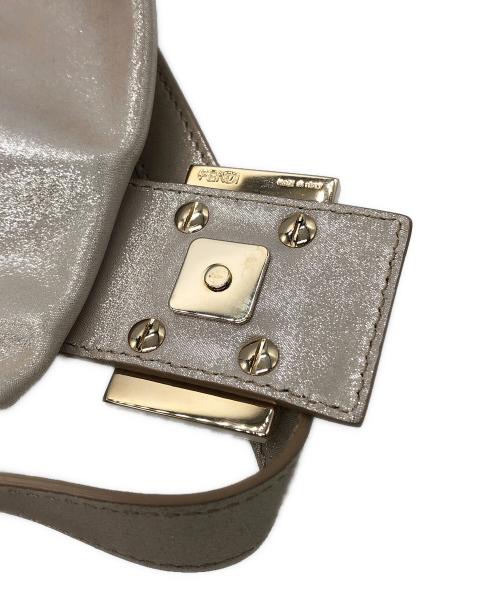 FENDI（フェンディ）FENDI (フェンディ) ショルダーバッグ ベージュの古着・服飾アイテム