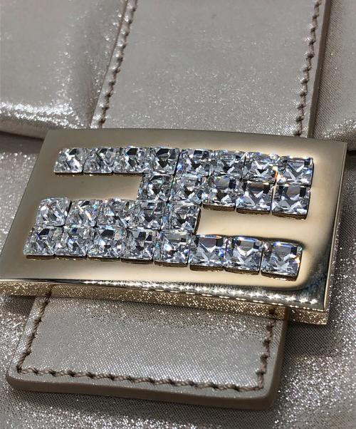 FENDI（フェンディ）FENDI (フェンディ) ショルダーバッグ ベージュの古着・服飾アイテム