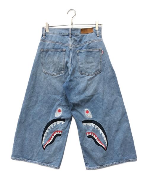 A BATHING APE（アベイシングエイプ）A BATHING APE (アベイシングエイプ) シャークワイドデニムハーフパンツ ブルー サイズ:Sの古着・服飾アイテム