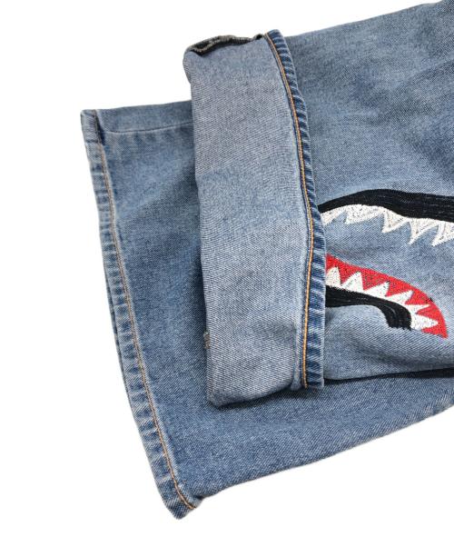 A BATHING APE（アベイシングエイプ）A BATHING APE (アベイシングエイプ) シャークワイドデニムハーフパンツ ブルー サイズ:Sの古着・服飾アイテム