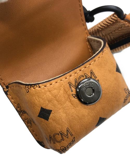 MCM（エムシーエム）MCM (エムシーエム) Soft Berlin Visetos Crosbody Bag ベージュの古着・服飾アイテム