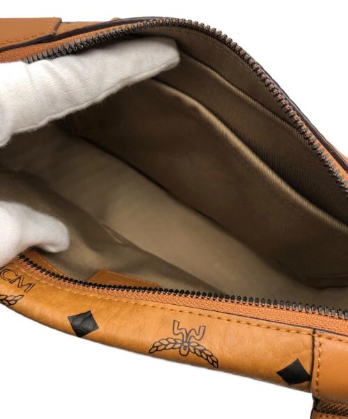 MCM（エムシーエム）MCM (エムシーエム) Soft Berlin Visetos Crosbody Bag ベージュの古着・服飾アイテム